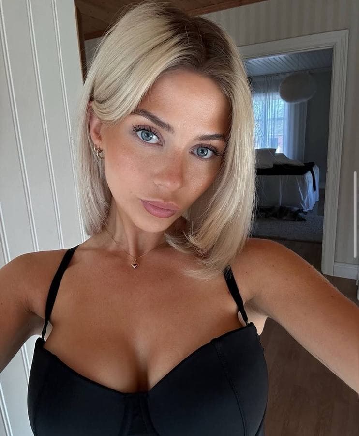 Afeefa — slim, blonde hair, TECOM (2/7)