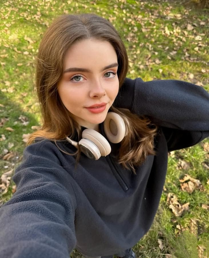 Agda — brown hair, 169 cm, Downtown (6/6)