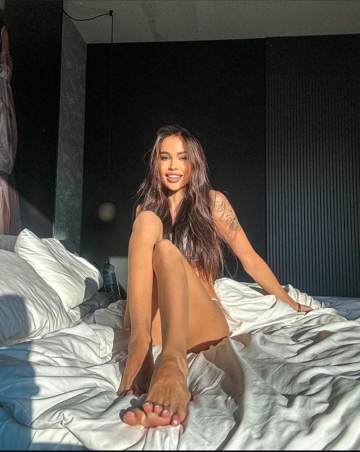 Amber — 37, slim, Dubai Marina (6/6)