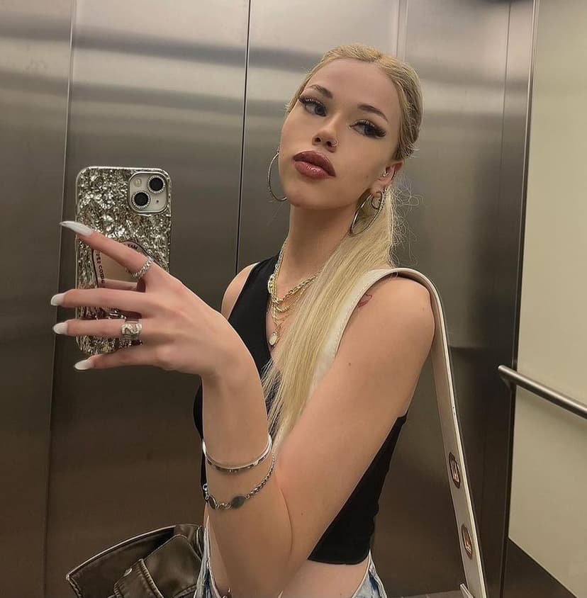 Arina, Indonesian · Female escort, Downtown