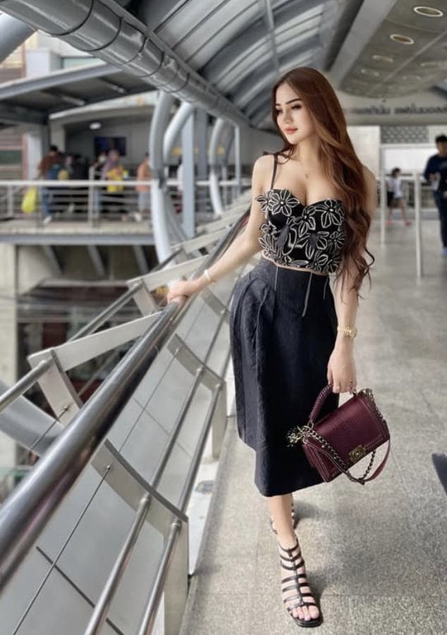 Beverly Lee — black hair, 170 cm, Dubai Marina (5/6)