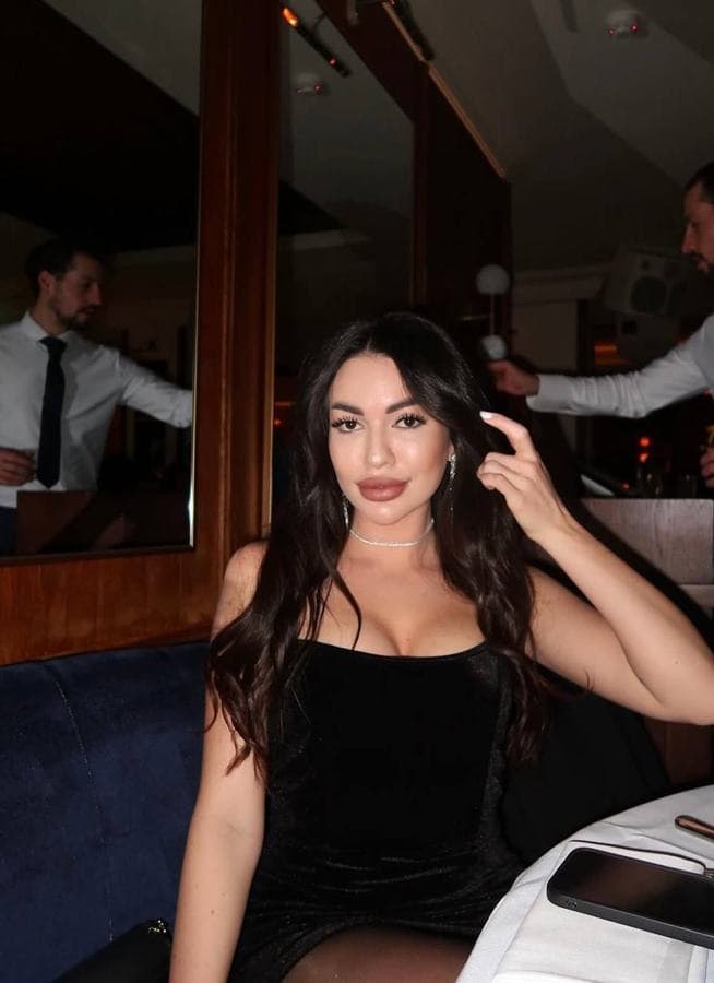 Boo, French · Female escort, Business Bay