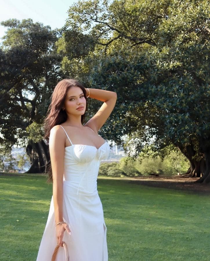 Darlene Bonnie, Female escort, Deira