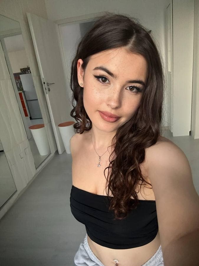 Firra — regular, brunette hair, Bur Dubai (2/5)