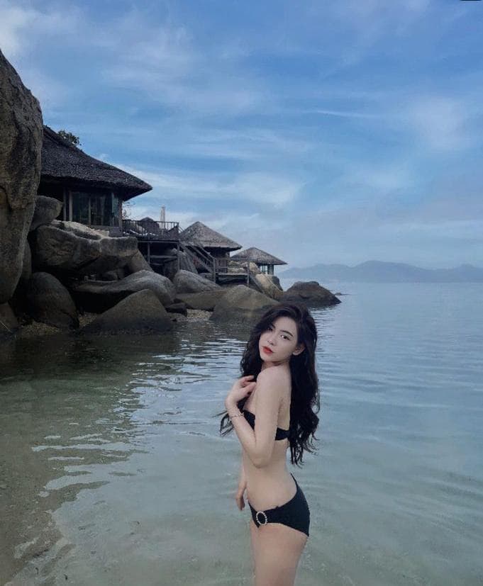Indah Ria — asian, deep throat, Downtown (3/8)