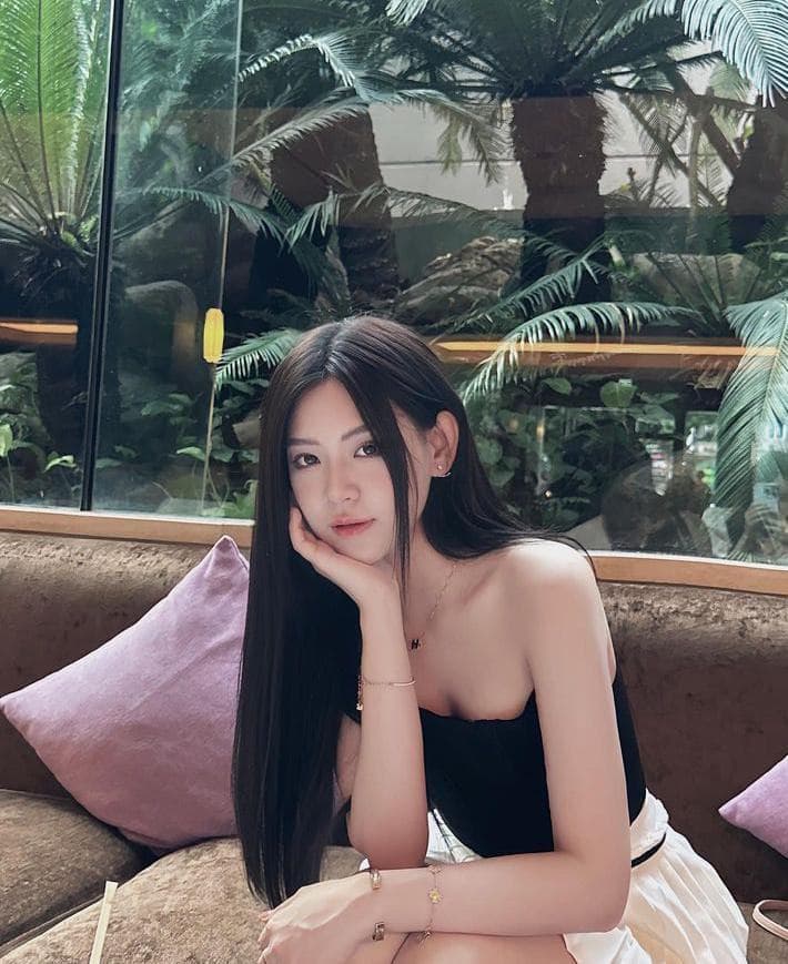 Indah Ria — Indonesian, 27, Downtown (4/8)