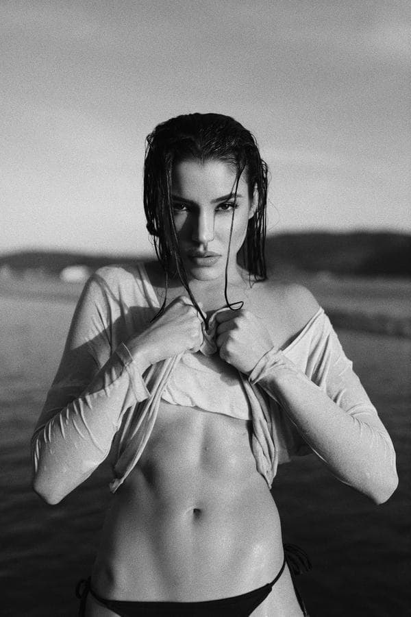 Kim — slim, brunette hair, JVC (2/8)