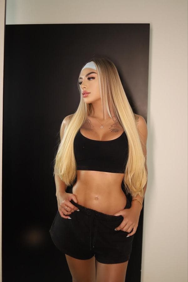 Lima — slim, blonde hair, Deira (2/8)