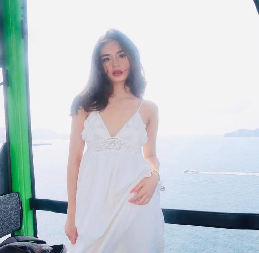 Marta — slim, black hair, JBR (4/6)