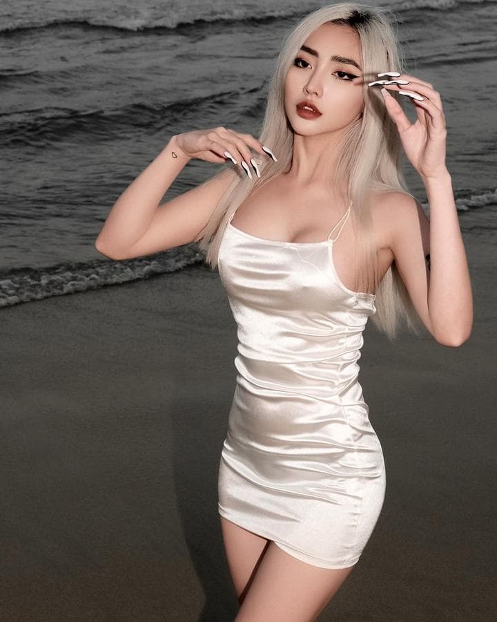 Miyako — blonde hair, 165 cm, Dubai Marina (5/6)