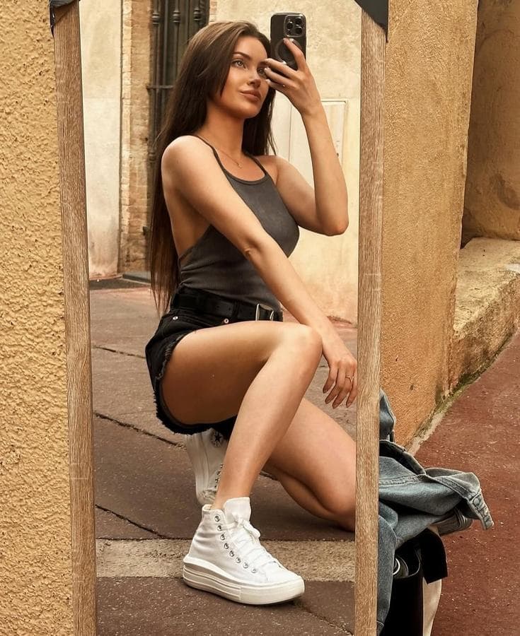 Toya — 21, slim, Downtown (5/6)