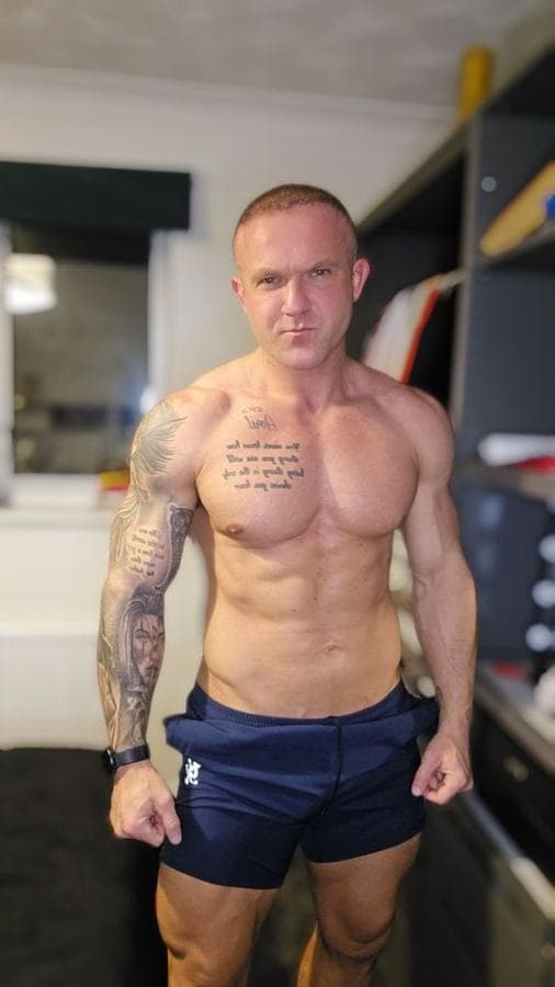 Alonzo, Belarusian · Male escort, TECOM