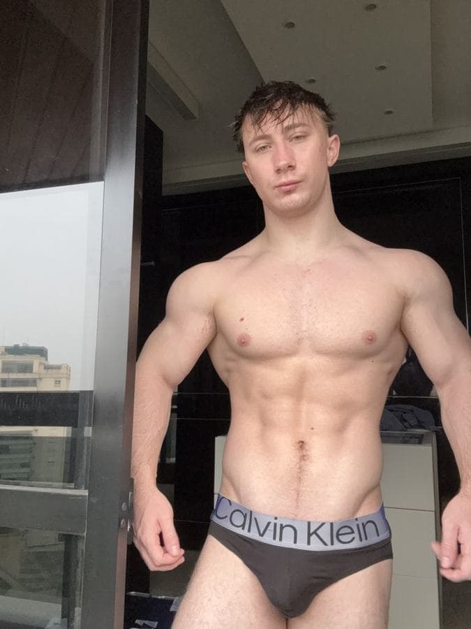 Benjamin — Russian · Male escort