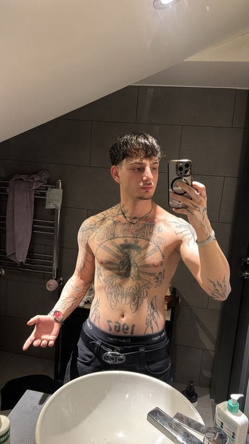 Cem — Colombian, 22, Dubai Marina (8/8)