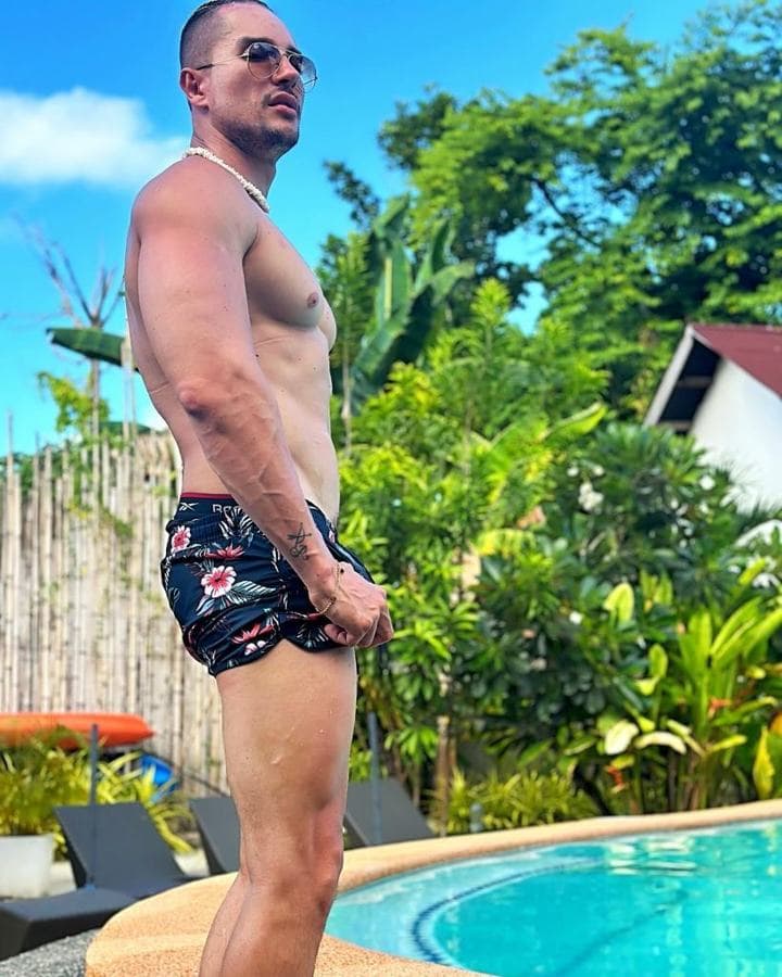 Gustavo — 29, curvy, Downtown (5/8)