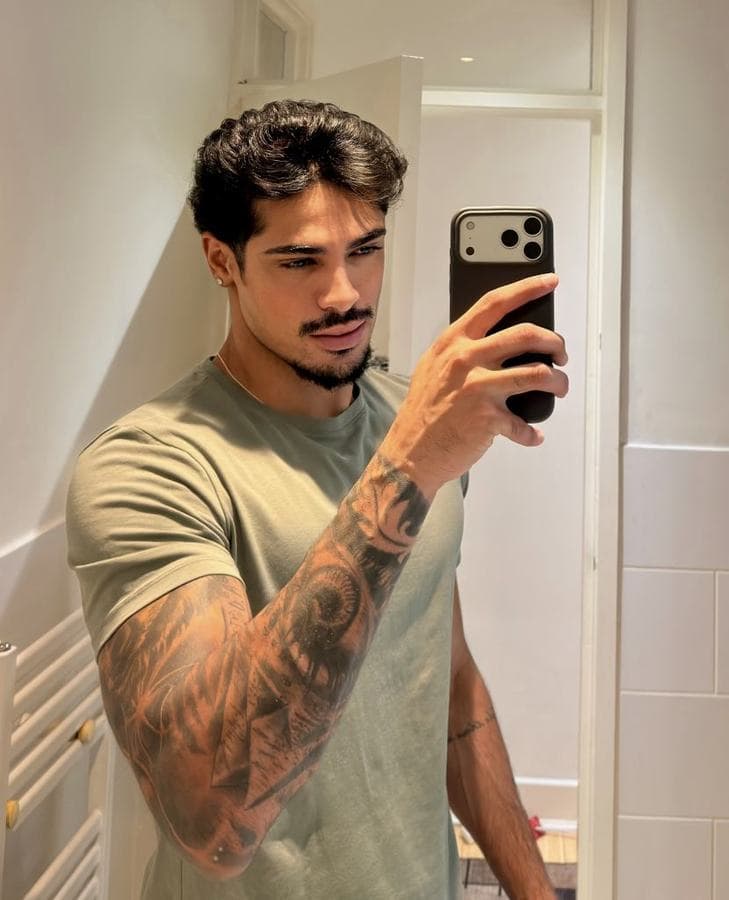 Liam — 26, average, TECOM (5/8)