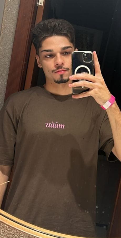 Nick — 180 cm, latina, Dubai Marina (3/4)
