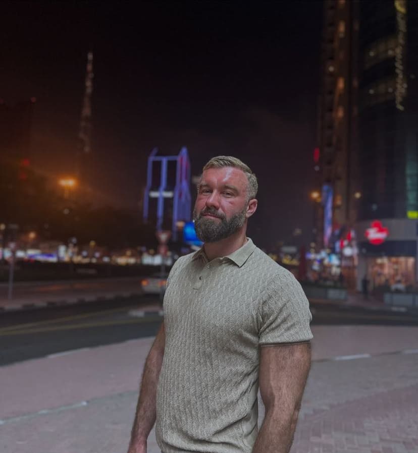 Stanis — brown hair, 190 cm, Palm Jumeirah (6/7)