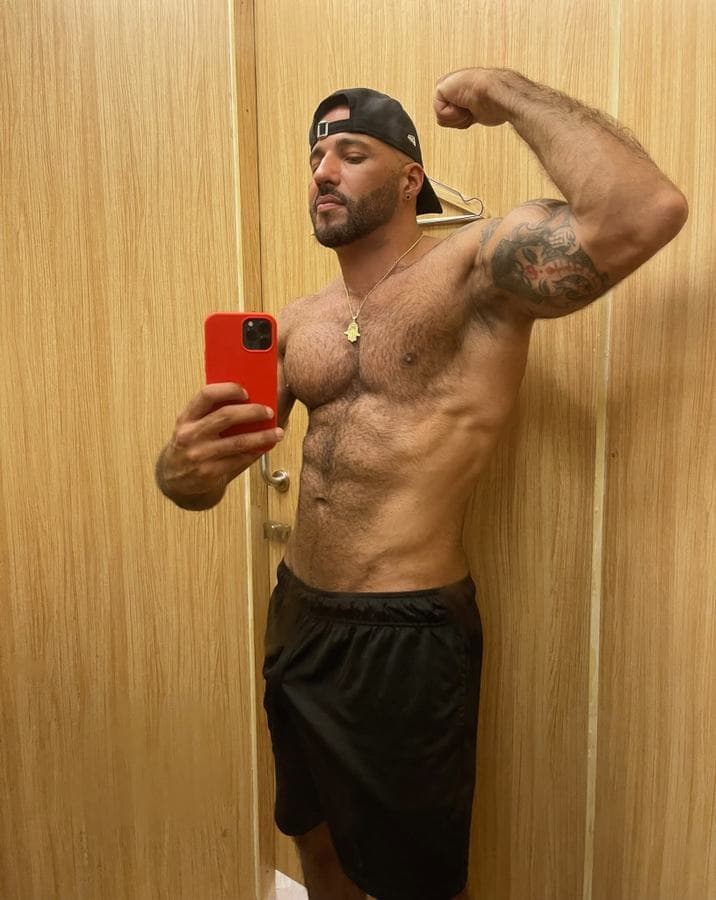 Sultan — brown hair, 188 cm, Dubai Marina (6/8)