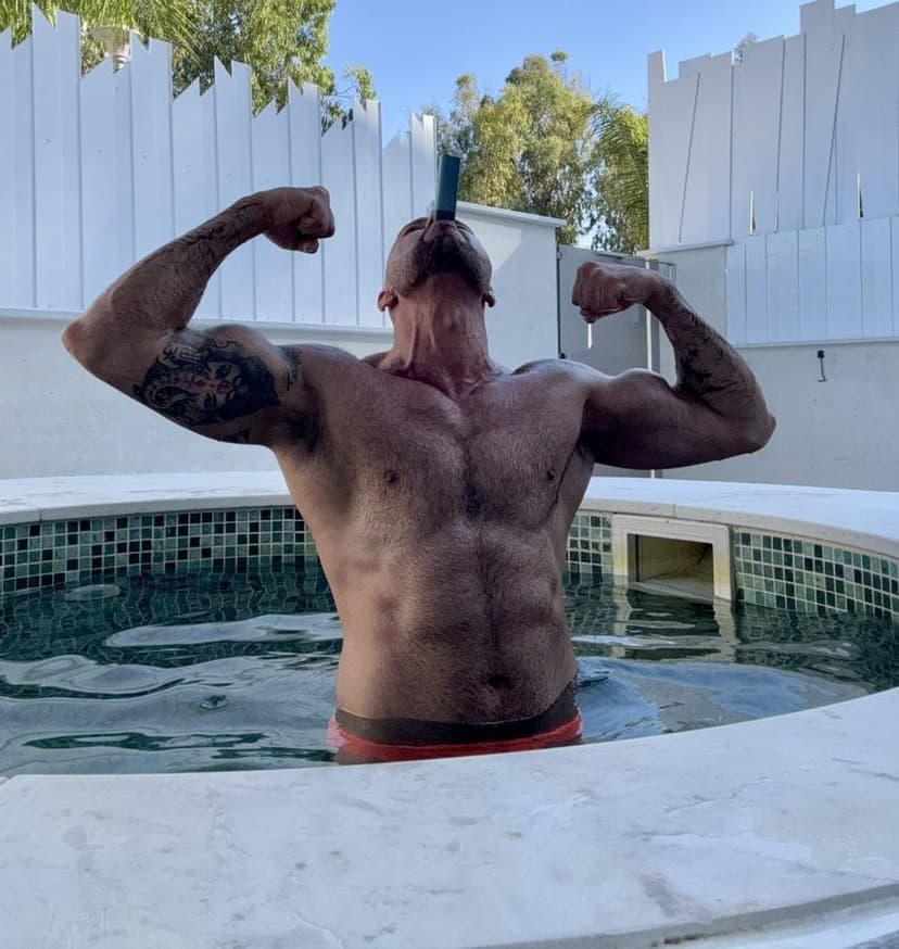 Sultan — Brazilian, 35, Dubai Marina (8/8)