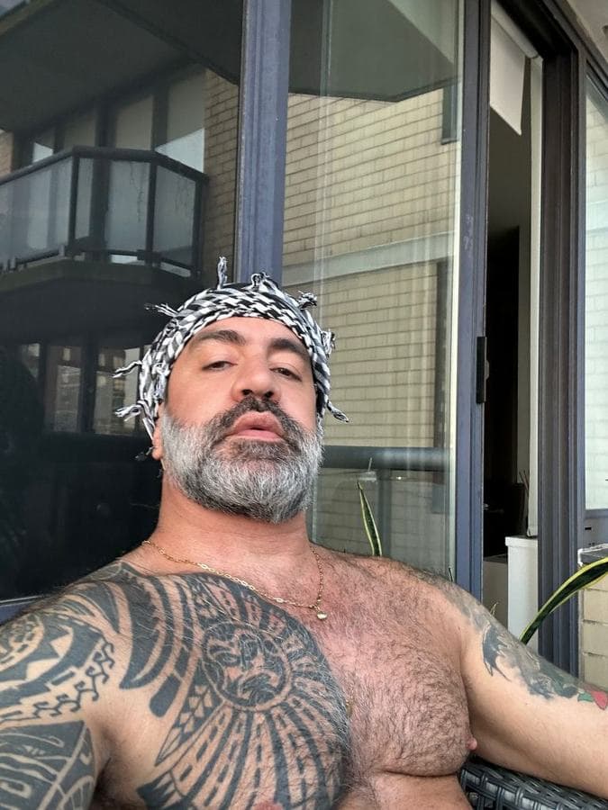 Theodoros — 44, curvy, Dubai Marina (5/8)