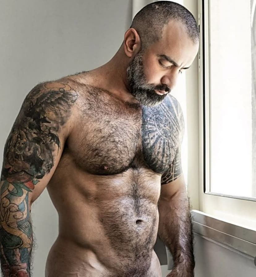 Theodoros — brown hair, 180 cm, Dubai Marina (6/8)