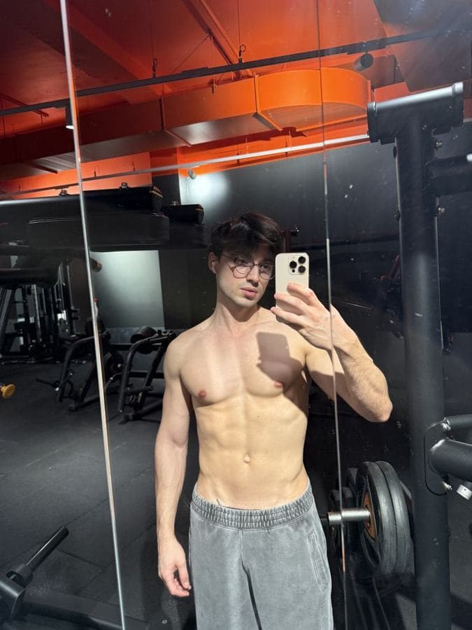 Tom — average, brown hair, JBR (2/8)