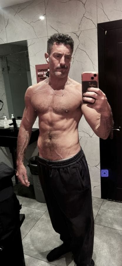 William, British · Male escort, Bur Dubai