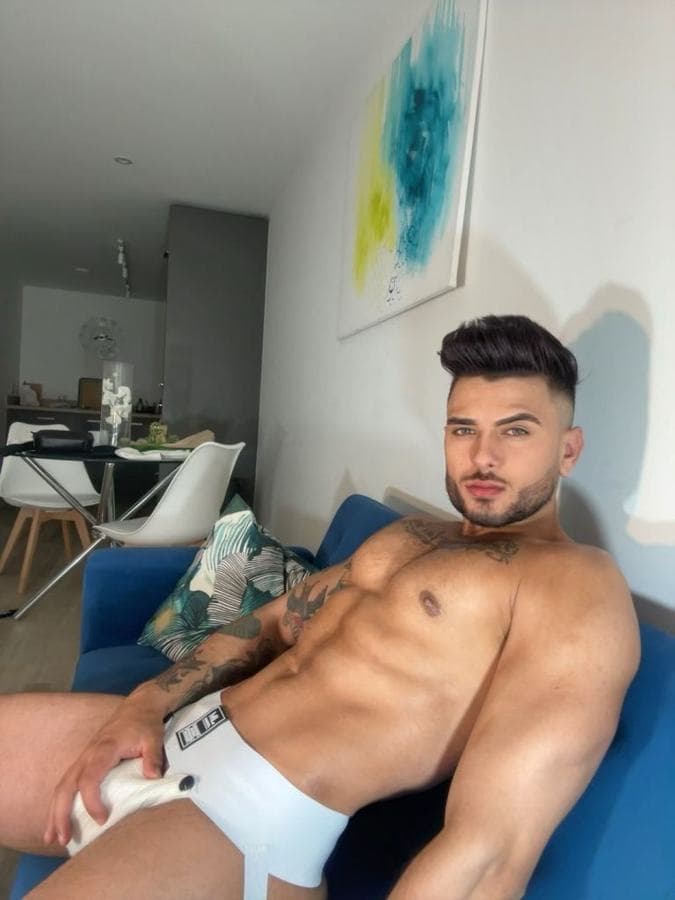 Yan, Colombian · Male escort, Downtown