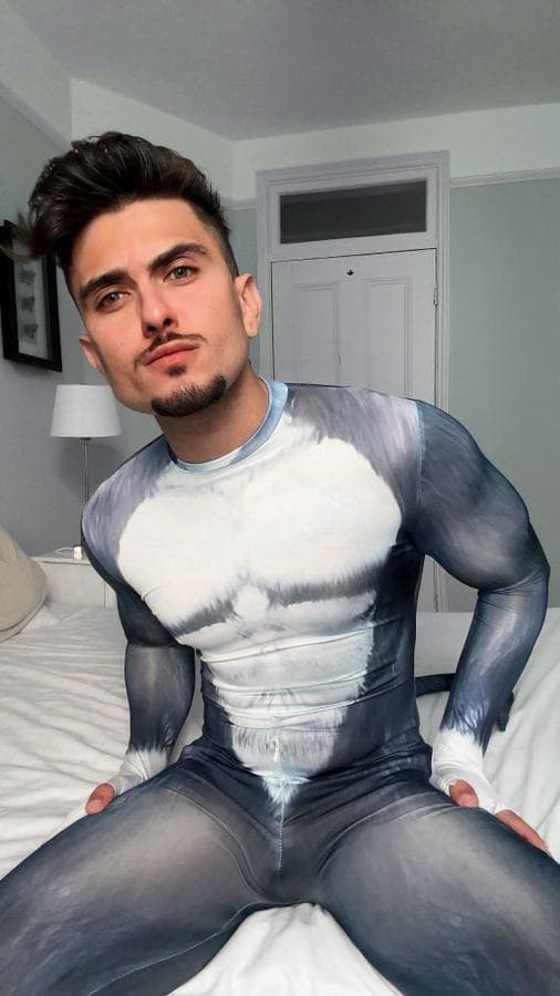 Yan — Colombian, 25, Downtown (8/8)