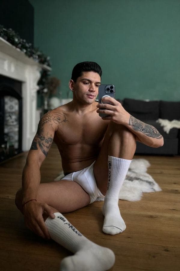 Zac — curvy, black hair, Deira (2/8)