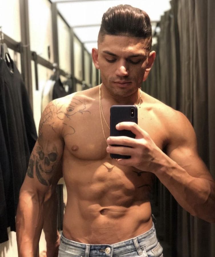 Zac — 29, curvy, Deira (5/8)