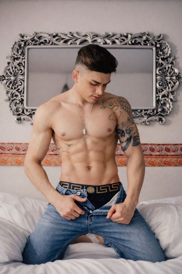 Zac — Colombian, 29, Deira (8/8)