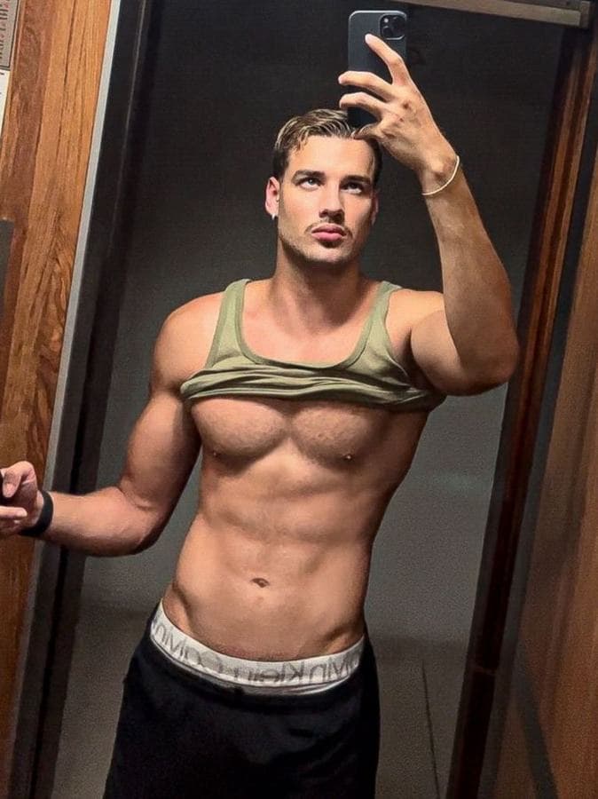 Zack — athletic, black hair, Downtown (2/5)