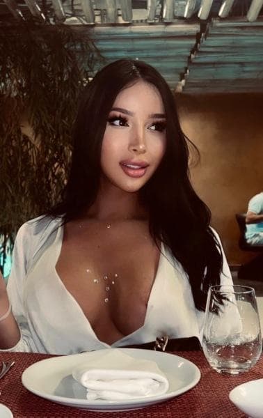 Alessia — 27, regular, Business Bay (5/8)