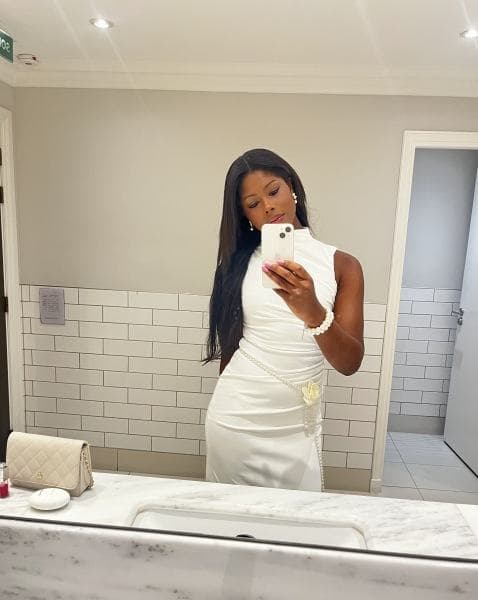 Alexandra — regular, black hair, Downtown (2/8)