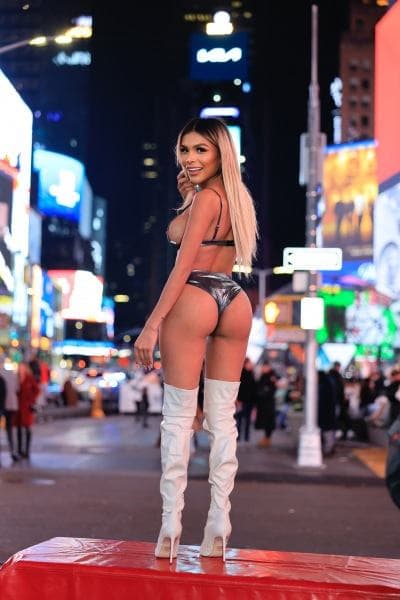 Allison — 22, petite, Business Bay (5/8)