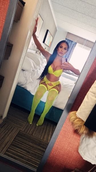 Alma — Brazilian, 25, Dubai Marina (8/8)