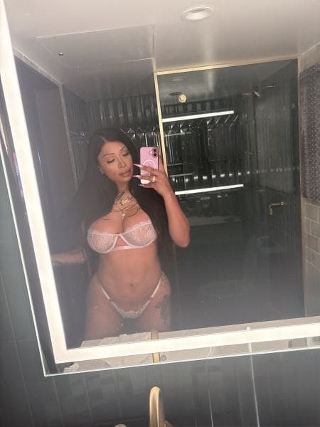 Bella — 170 cm, latina, Downtown (3/8)