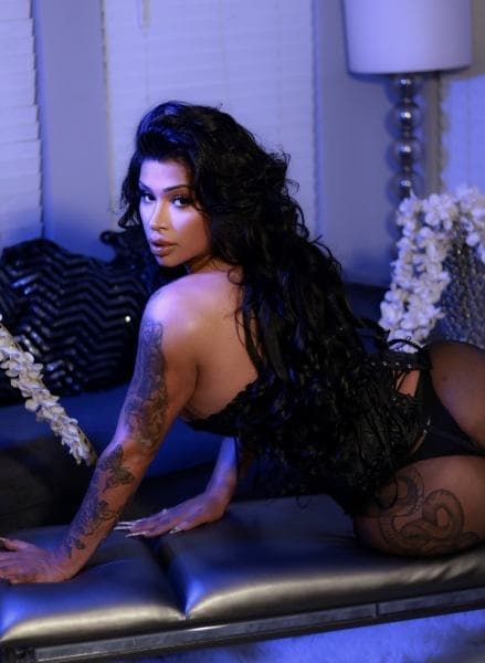 Bella — Colombian, 25, Downtown (8/8)