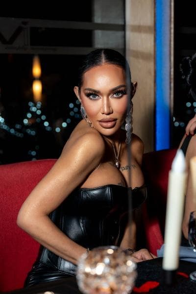 Clara — Korean · Trans escort