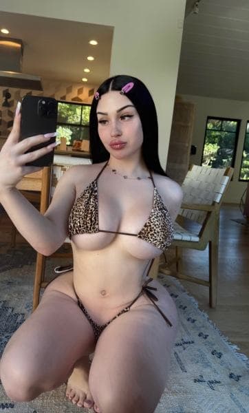 Desiree — 20, curvy, Business Bay (5/8)