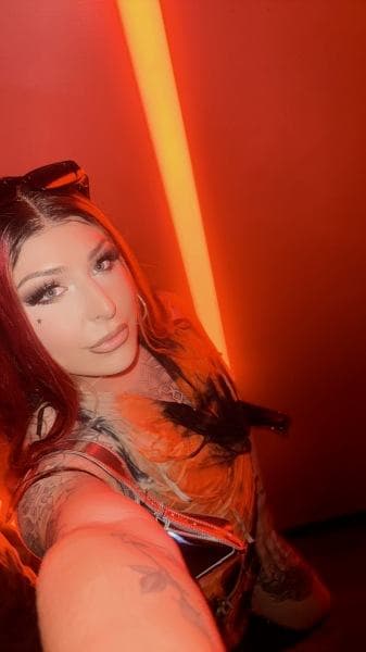 Fiona — 26, curvy, Dubai Marina (5/8)