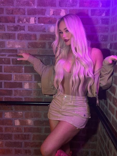 Kelsey — 170 cm, caucasian, Dubai Marina (3/8)