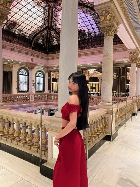Louisa — slim, black hair, Dubai Marina (2/7)