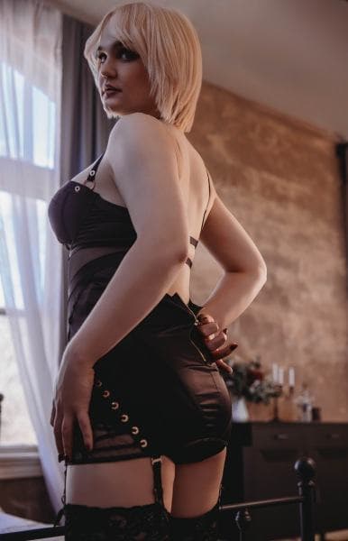 Scarlett — curvy, blonde hair, Business Bay (2/8)