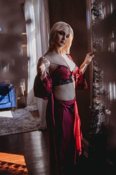 Scarlett — 29, curvy, Business Bay (5/8)